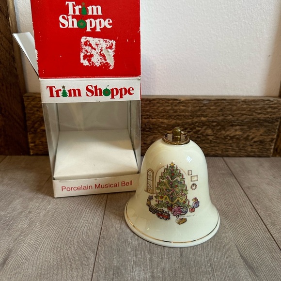 Vintage Christmas Bell Music Box - Stille Nacht/Silent Night
Porcelain with box - Picture 14 of 16